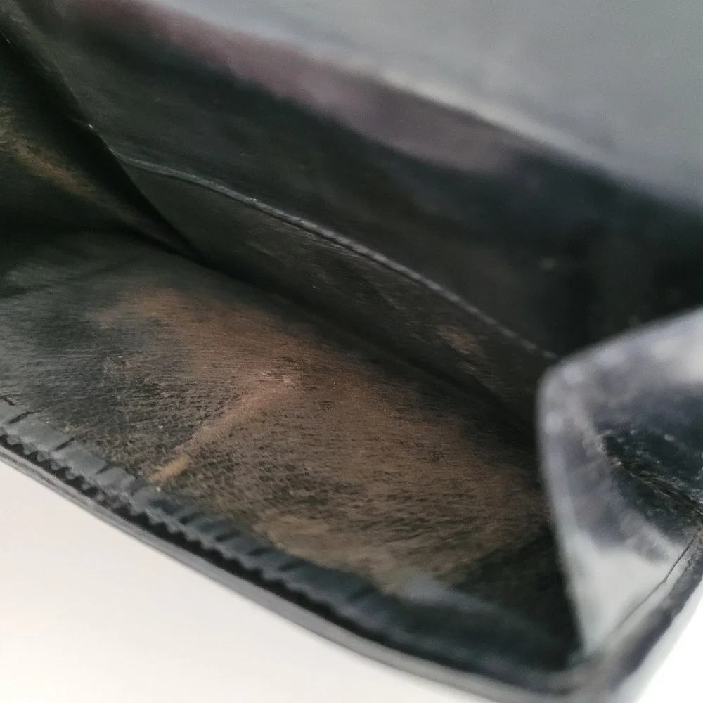 Gucci Vintage Black Leather Bifold Wallet G Logo Buckle Silver Hardware Italy